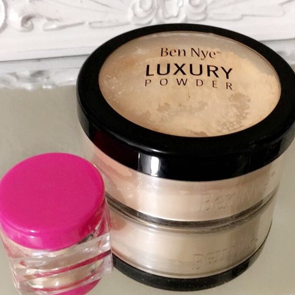 *SAMPLE* Ben Nye Luxury Banana Powder - Picture 2 of 4